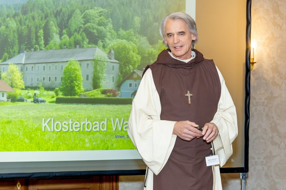 Wilfried Seywald im Habit des St. Hieronymus Ordens.
